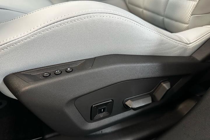 Hvid Citroën ë-C5 Aircross fra 2026