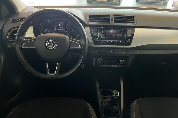 Blå Skoda Fabia fra 2018