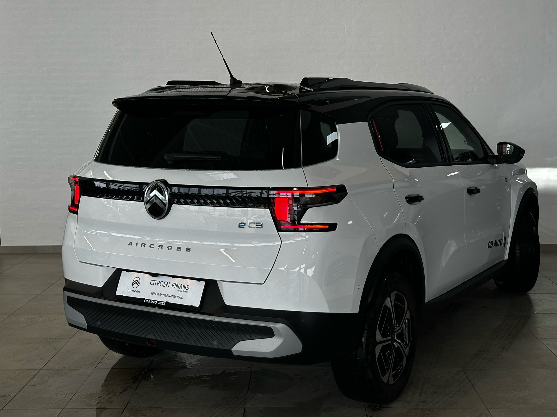 Hvid Citroën e-C3 Aircross fra 2025
