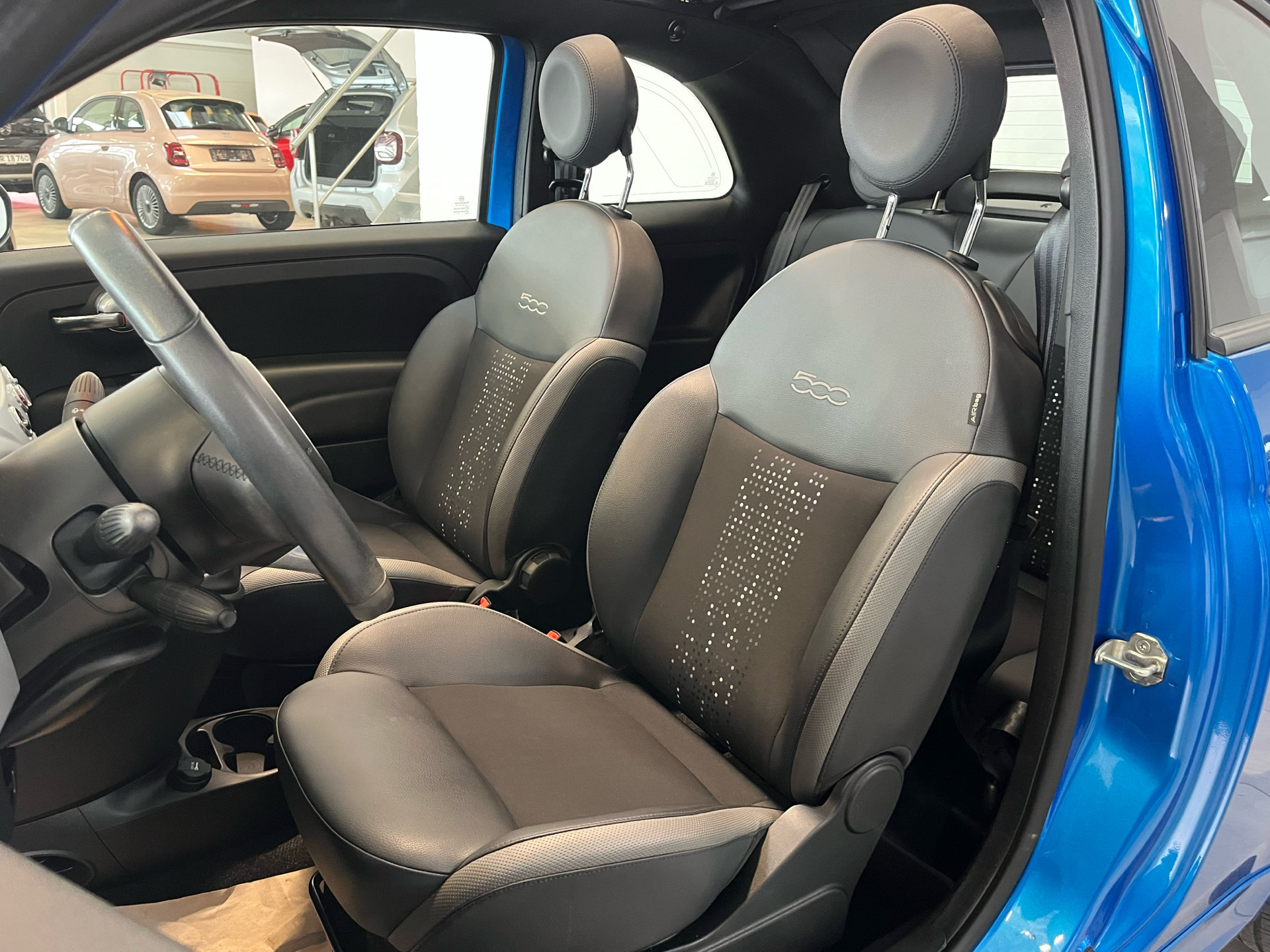 Blå Fiat 500C fra 2021
