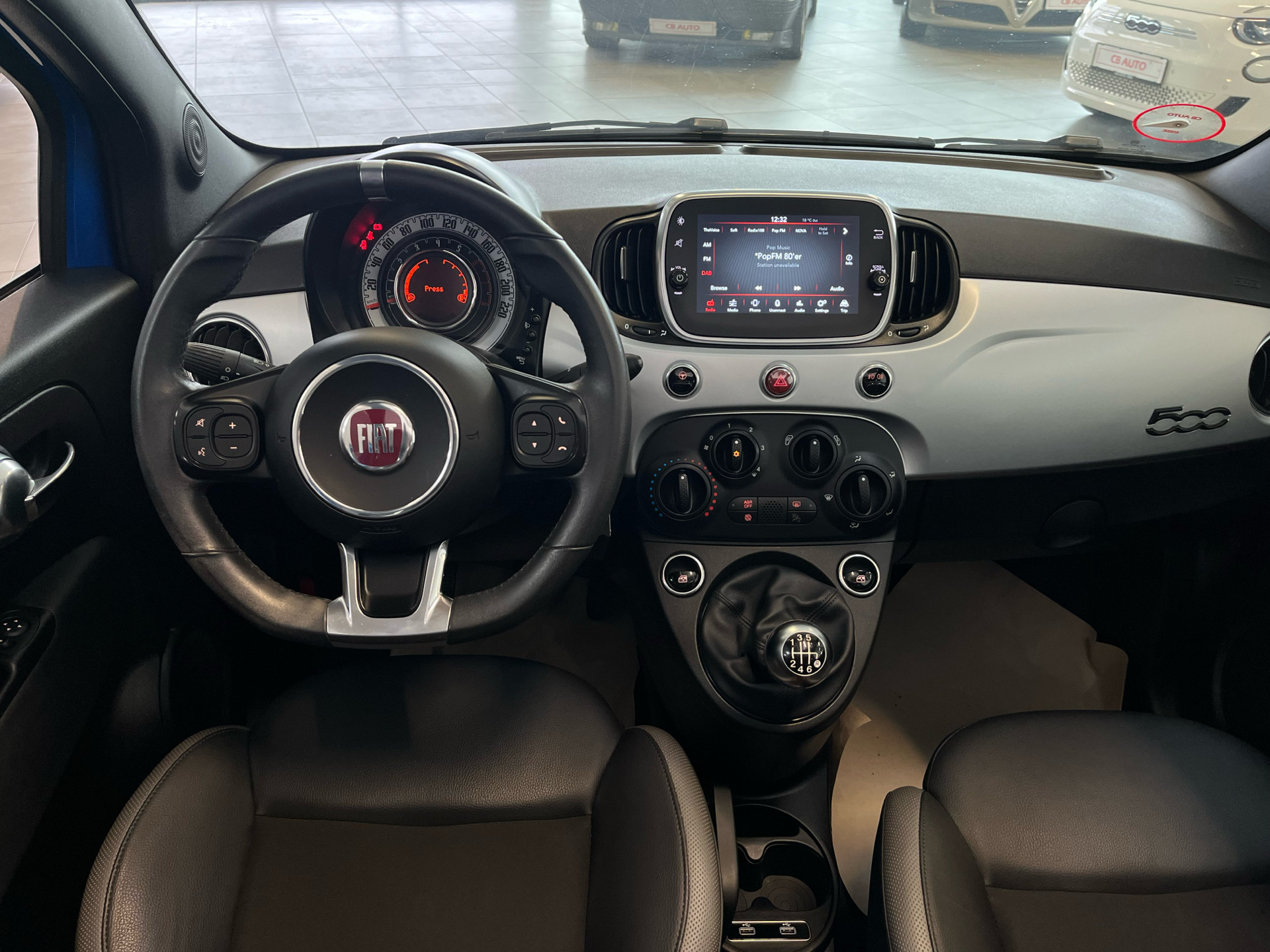 Blå Fiat 500C fra 2021