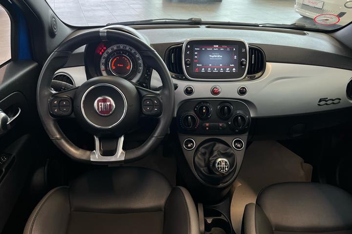 Blå Fiat 500C fra 2021