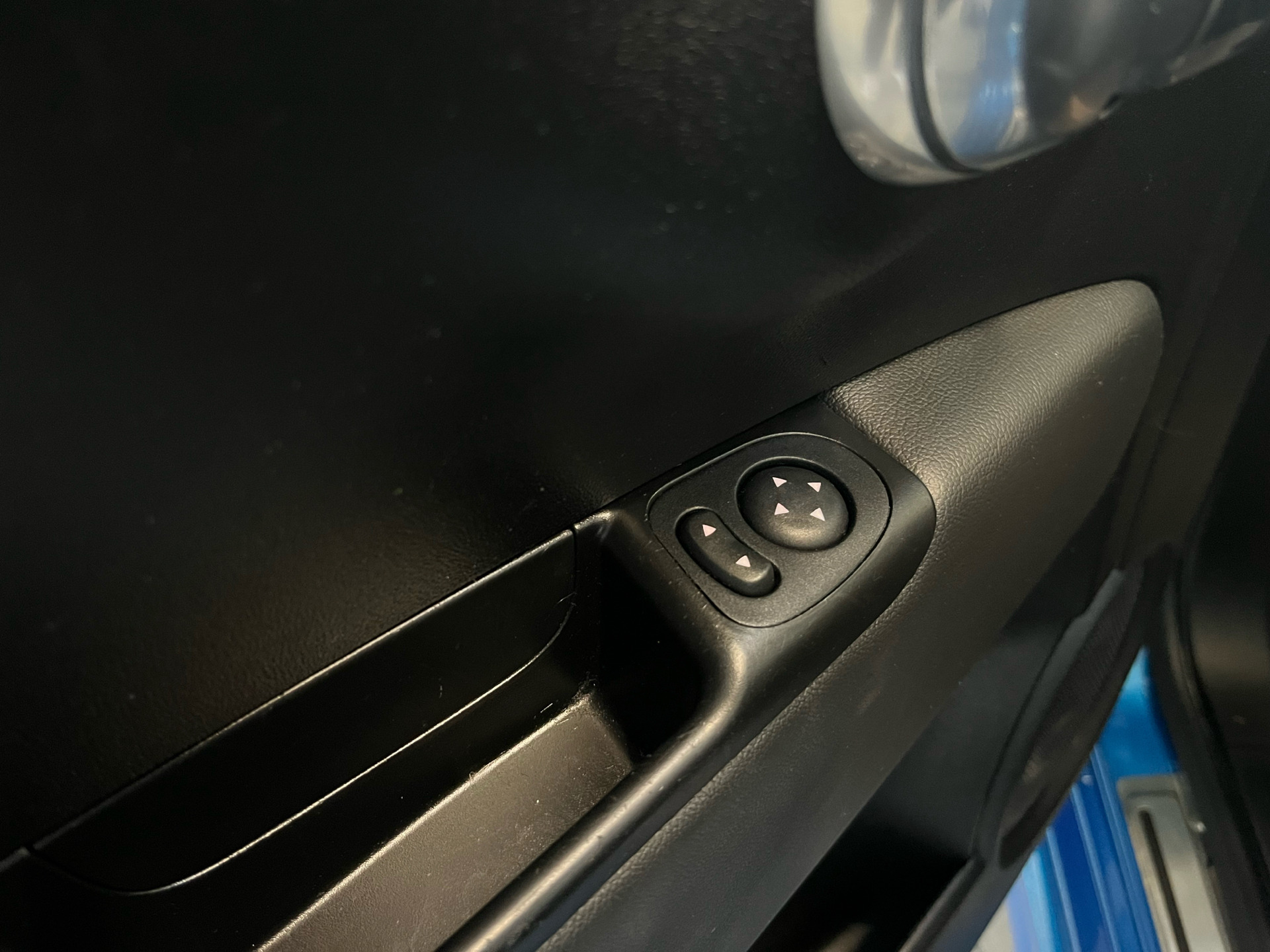 Blå Fiat 500C fra 2021