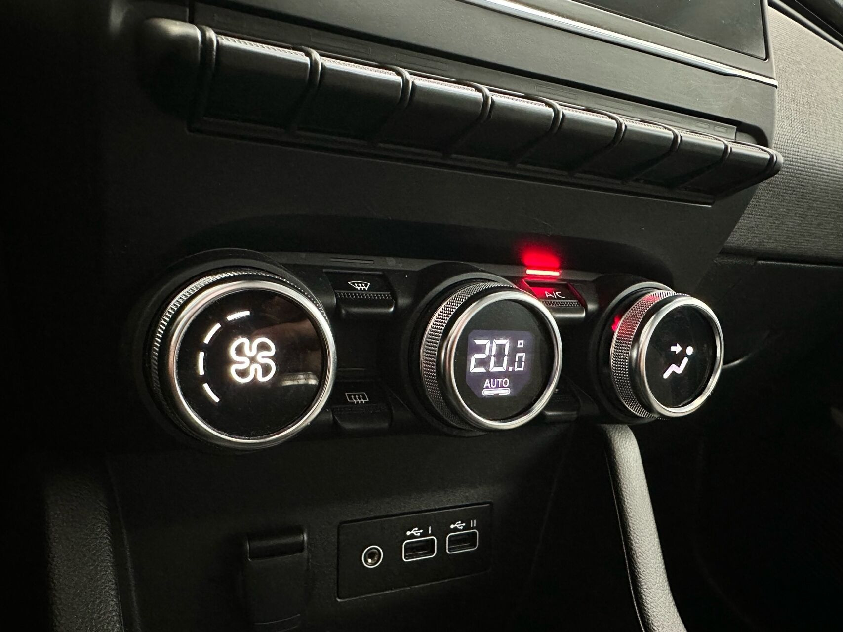 Orange Renault Clio fra 2024