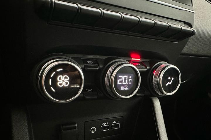 Orange Renault Clio fra 2024