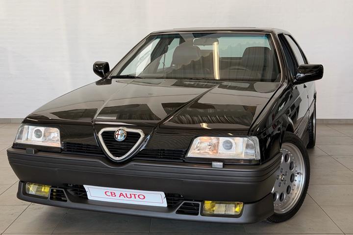 Sort Alfa Romeo 164 fra 1993