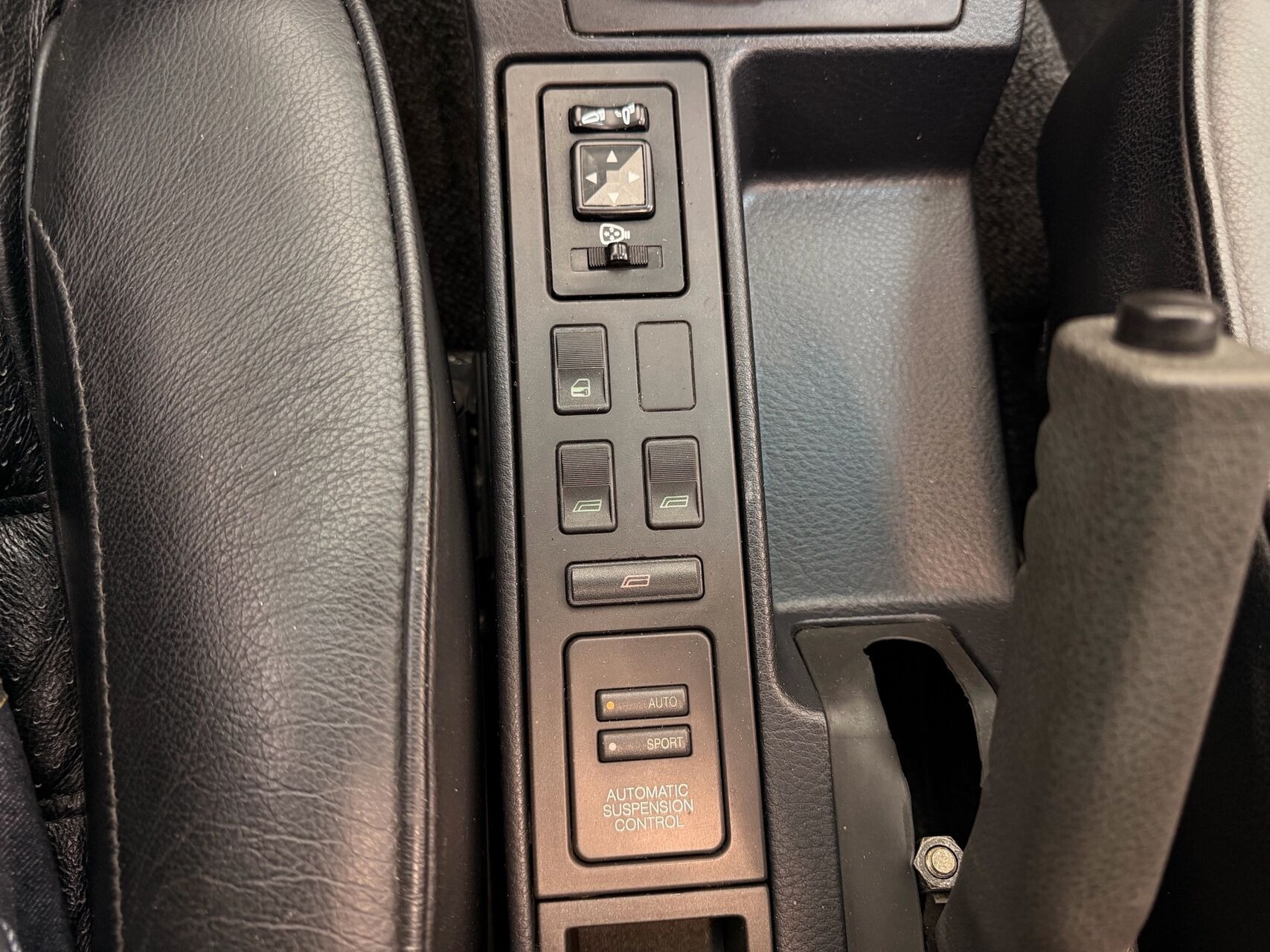 Sort Alfa Romeo 164 fra 1993