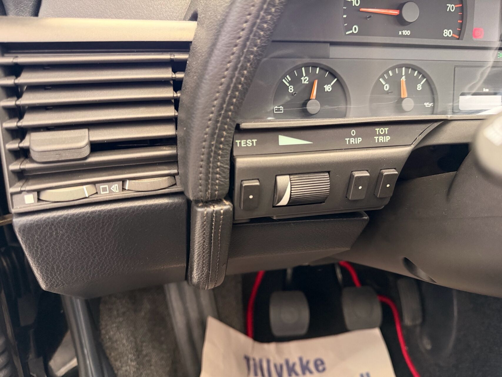 Sort Alfa Romeo 164 fra 1993