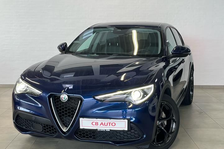 Blå Alfa Romeo Stelvio fra 2020 set udefra