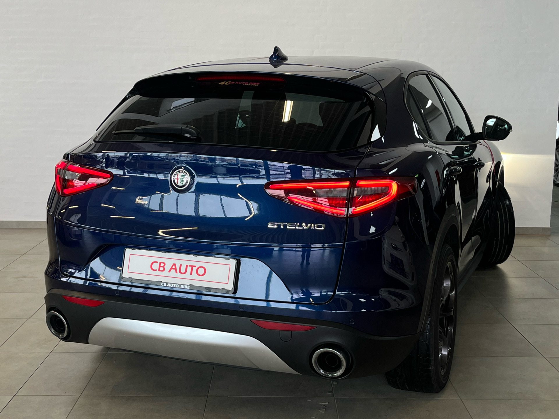 Blå Alfa Romeo Stelvio fra 2020