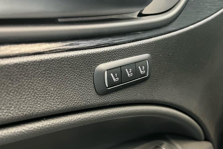 Blå Alfa Romeo Stelvio fra 2020