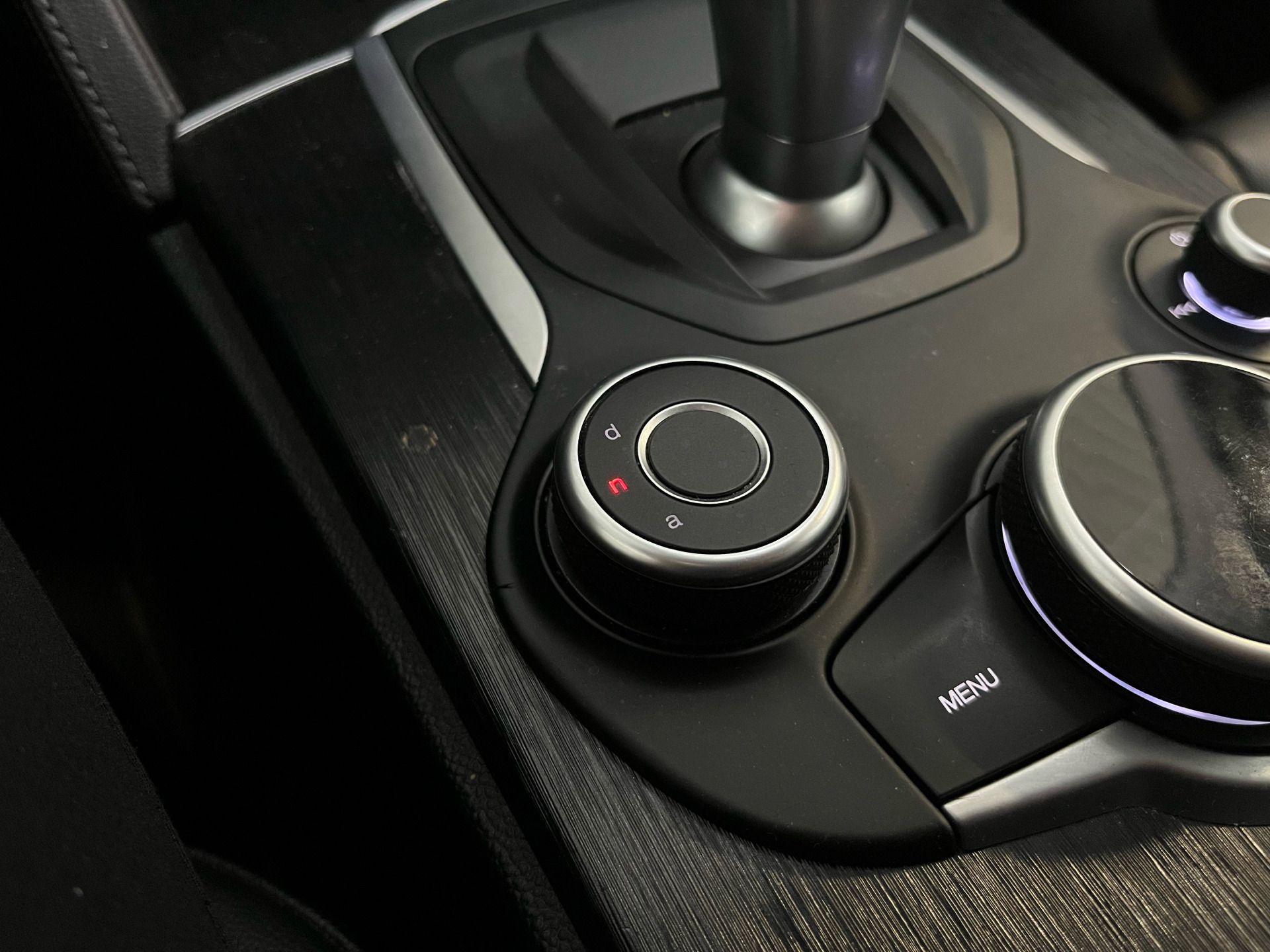 Blå Alfa Romeo Stelvio fra 2020