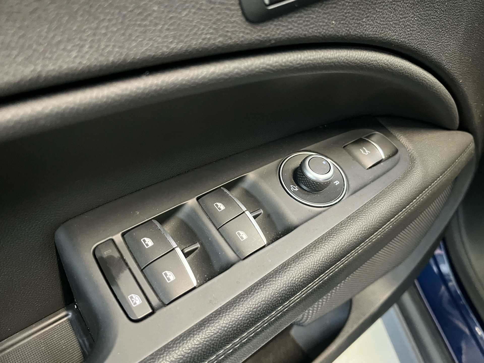 Blå Alfa Romeo Stelvio fra 2020
