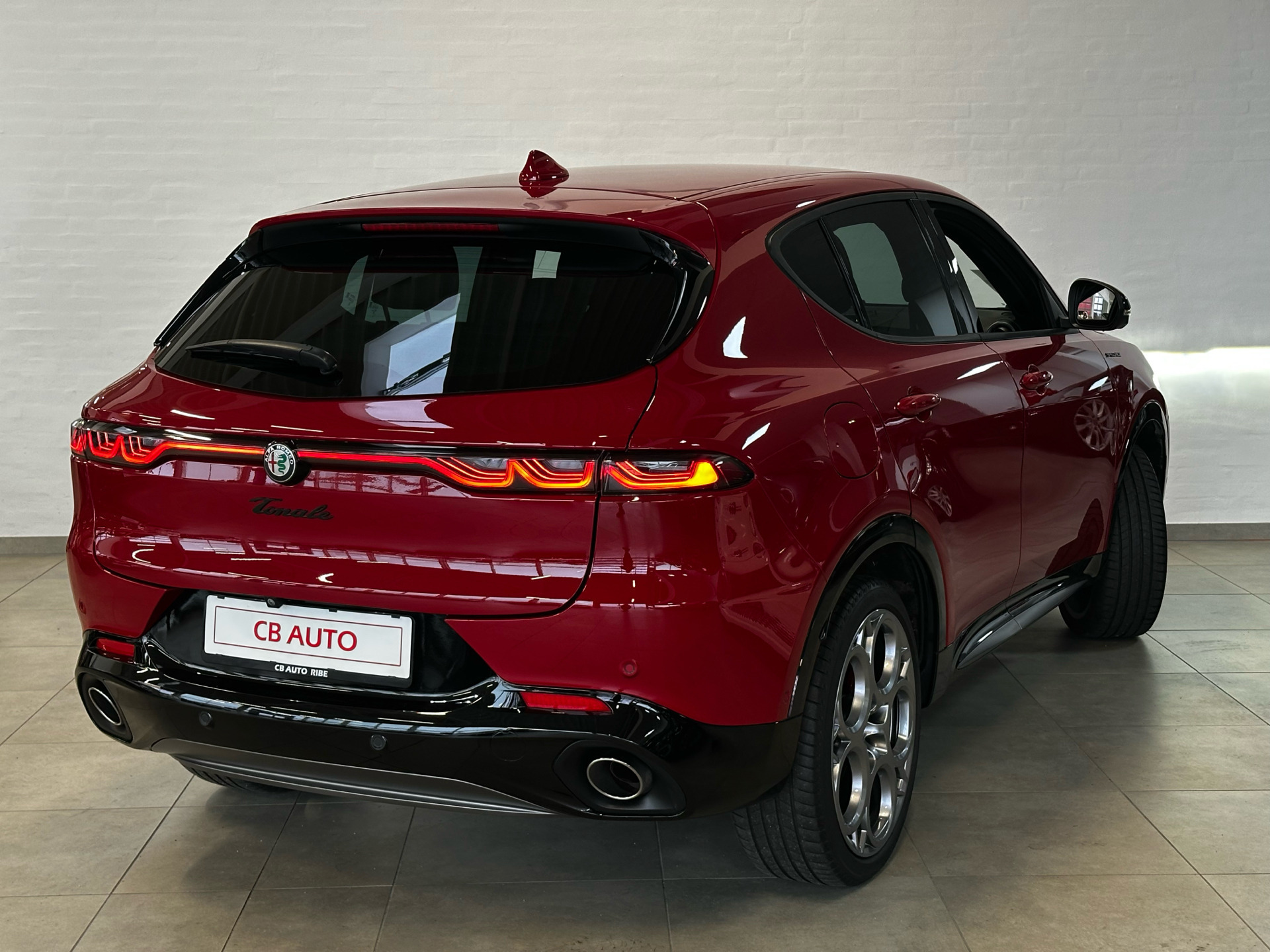 Rød Alfa Romeo Tonale fra 2023