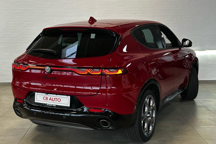 Rød Alfa Romeo Tonale fra 2023