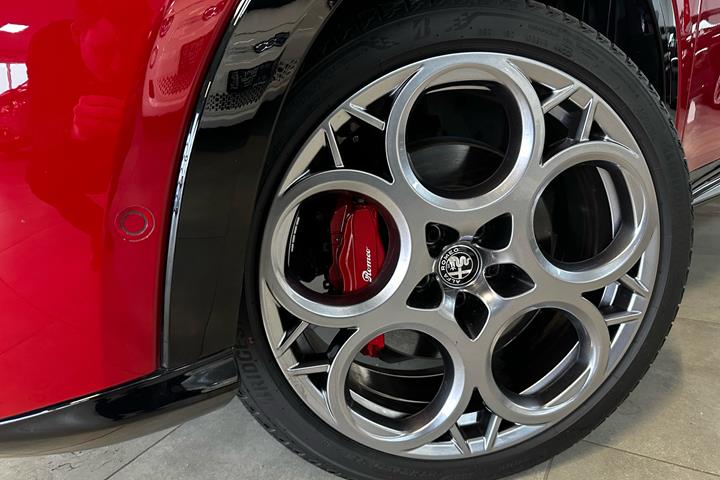 Rød Alfa Romeo Tonale fra 2023