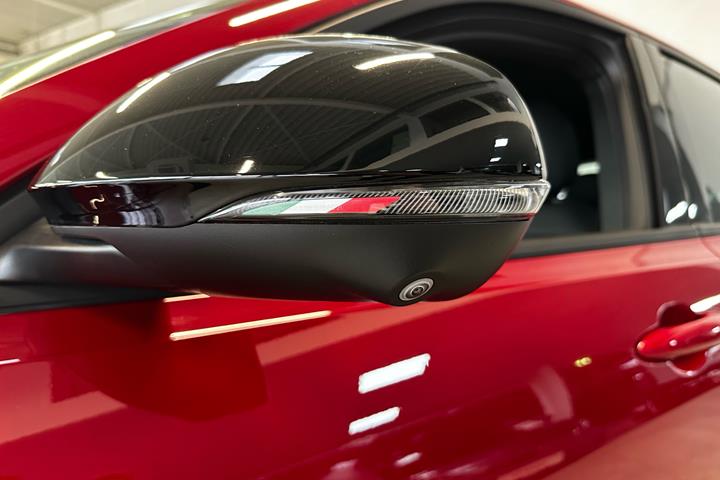 Rød Alfa Romeo Tonale fra 2023