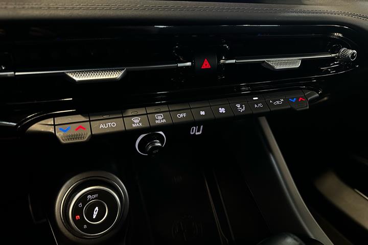 Rød Alfa Romeo Tonale fra 2023