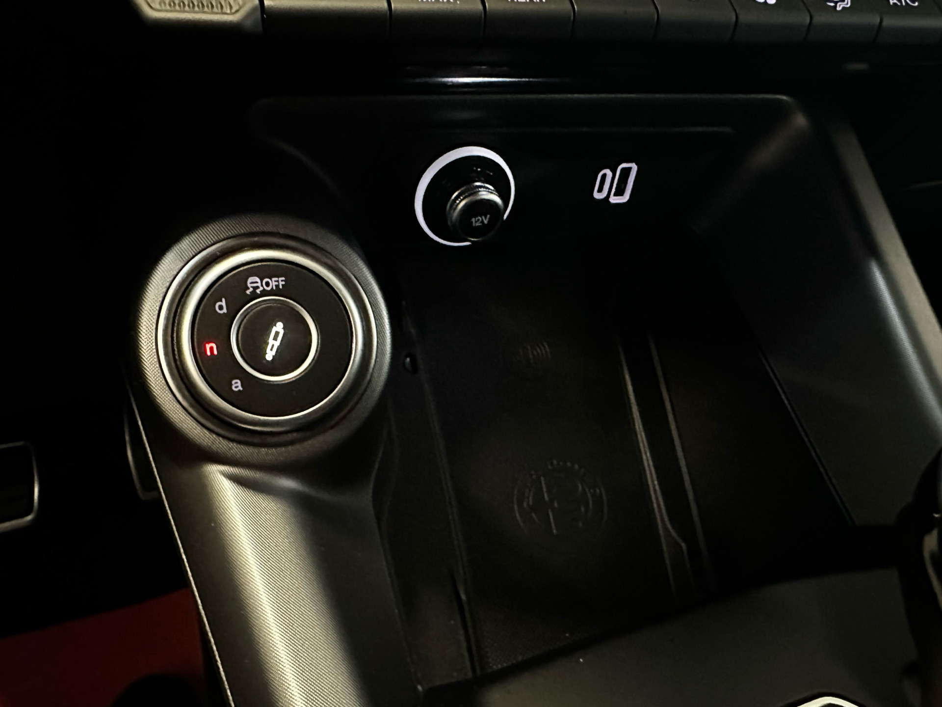 Rød Alfa Romeo Tonale fra 2023
