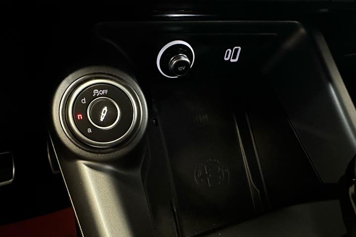 Rød Alfa Romeo Tonale fra 2023