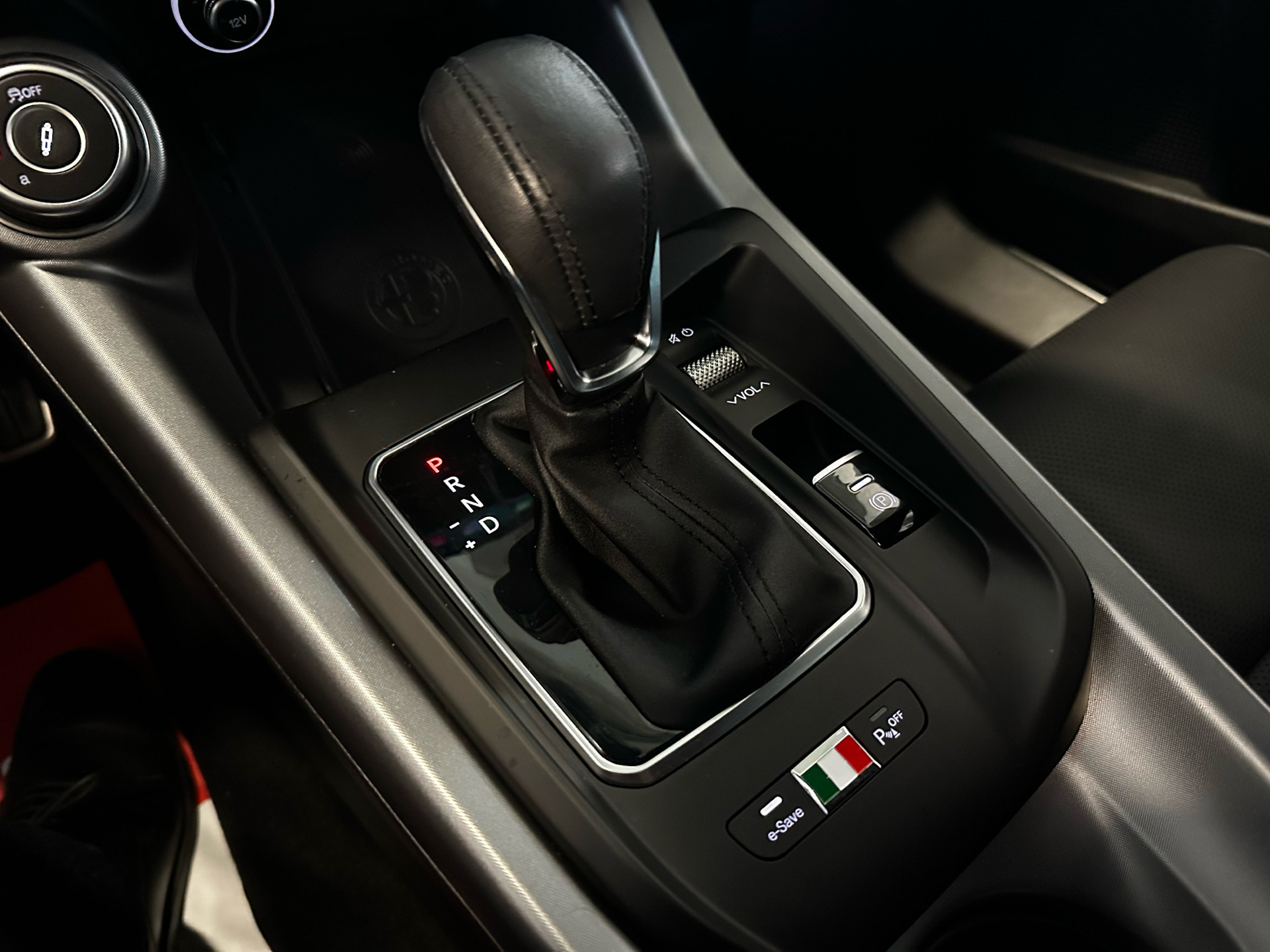 Rød Alfa Romeo Tonale fra 2023