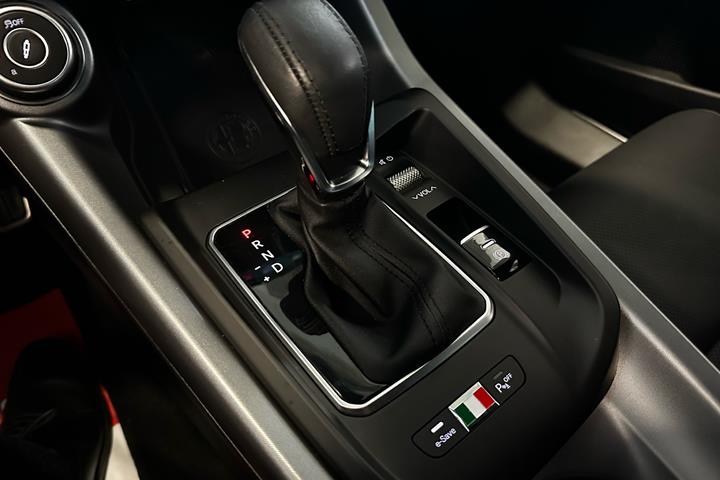 Rød Alfa Romeo Tonale fra 2023