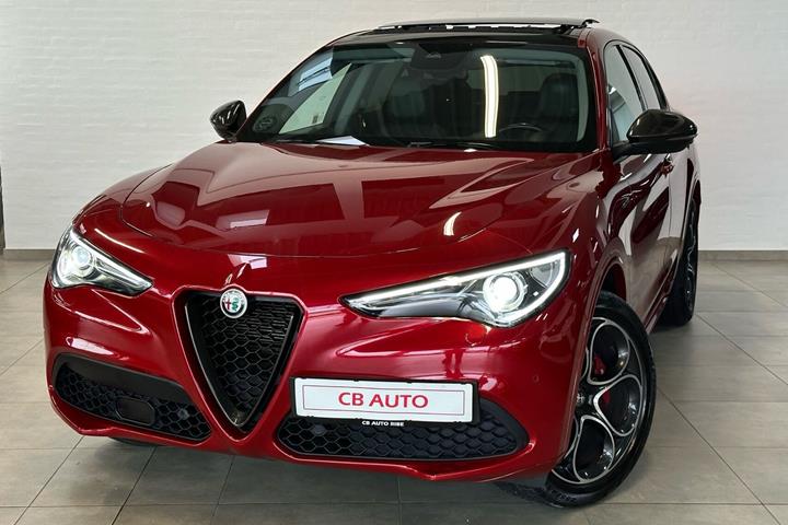 Rød Alfa Romeo Stelvio fra 2021