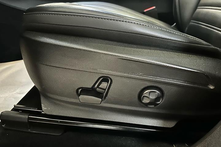 Rød Alfa Romeo Stelvio fra 2021