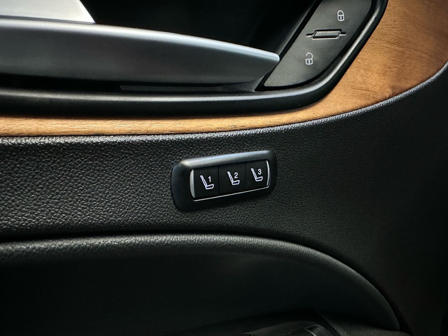 Rød Alfa Romeo Stelvio fra 2021