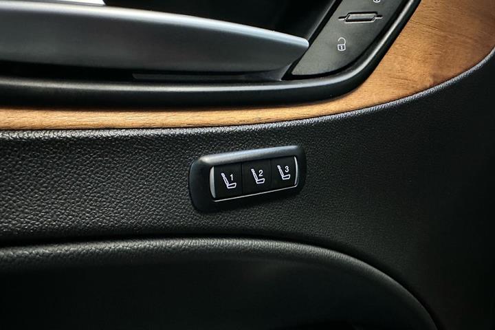 Rød Alfa Romeo Stelvio fra 2021