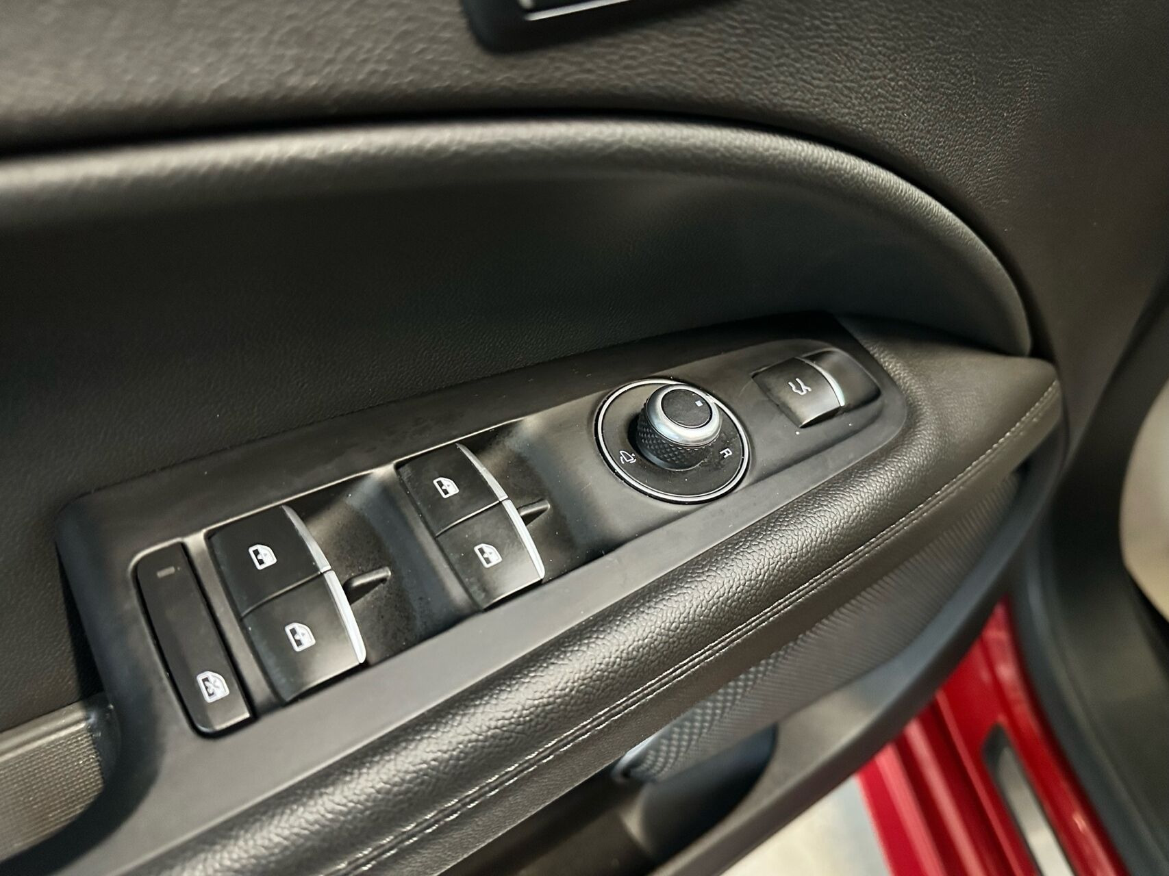 Rød Alfa Romeo Stelvio fra 2021