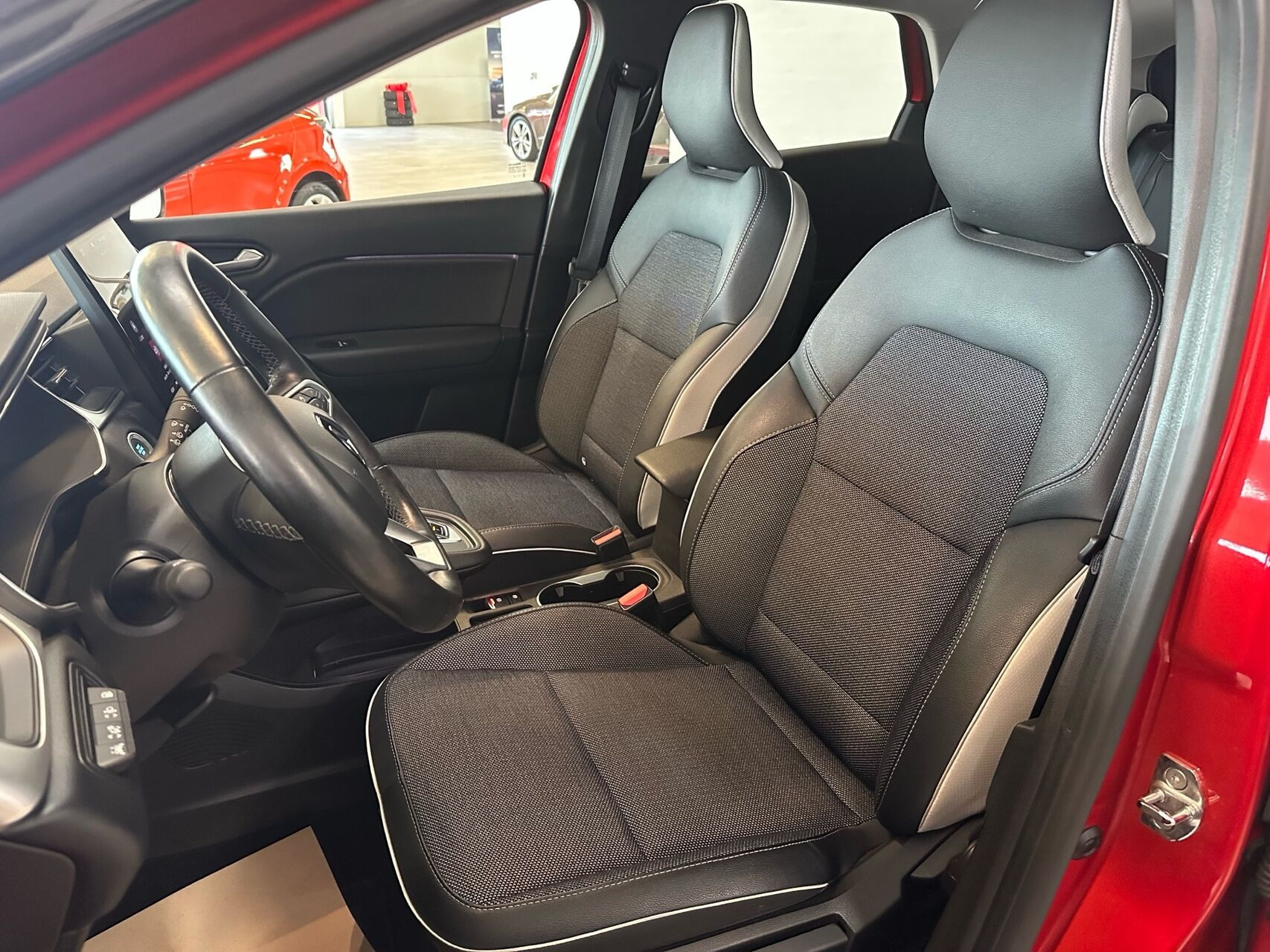 Rød Renault Captur fra 2022