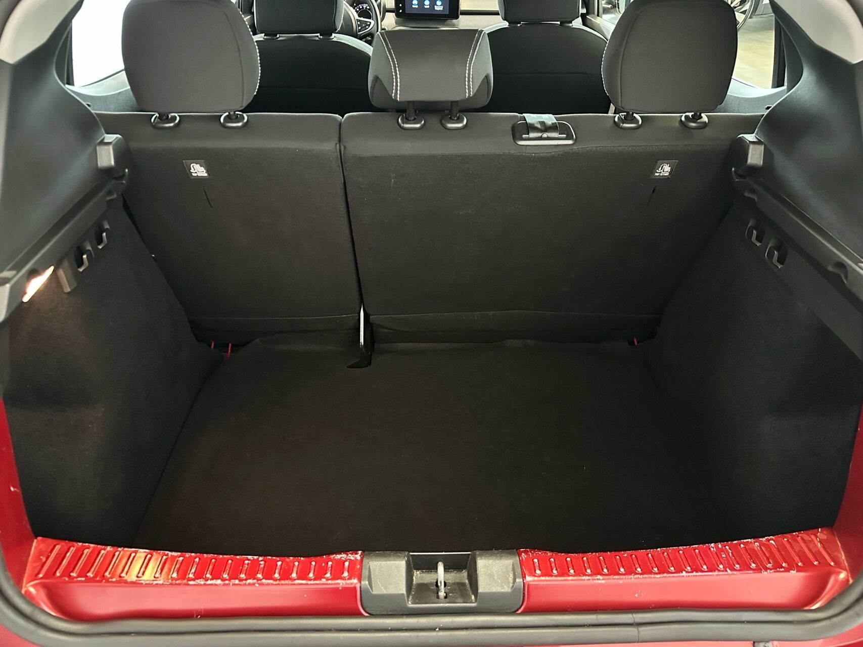 Rød Dacia Sandero fra 2022
