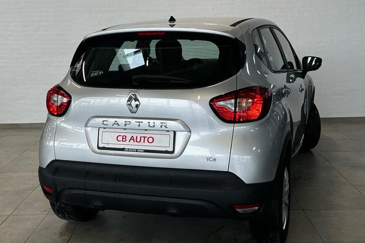 Grå Renault Captur fra 2016
