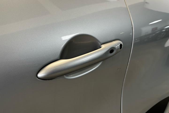 Grå Renault Captur fra 2016