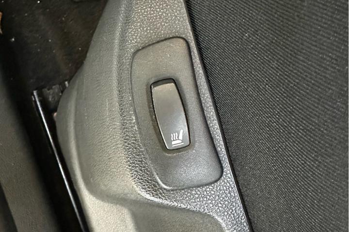 Grå Renault Captur fra 2016