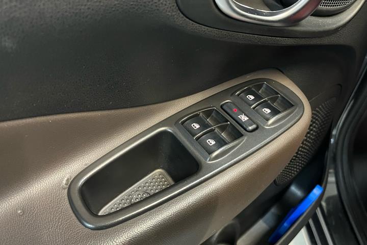 Sort Fiat 500L Living fra 2017