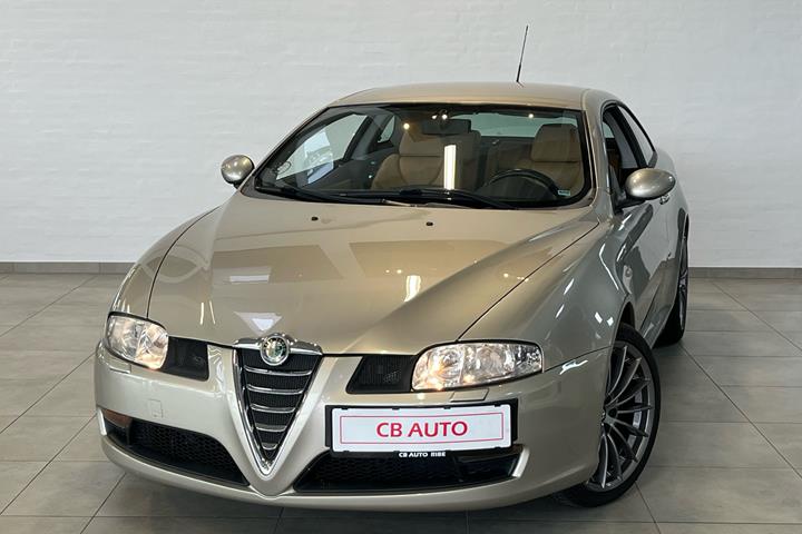 Grå Alfa Romeo GT fra 2005