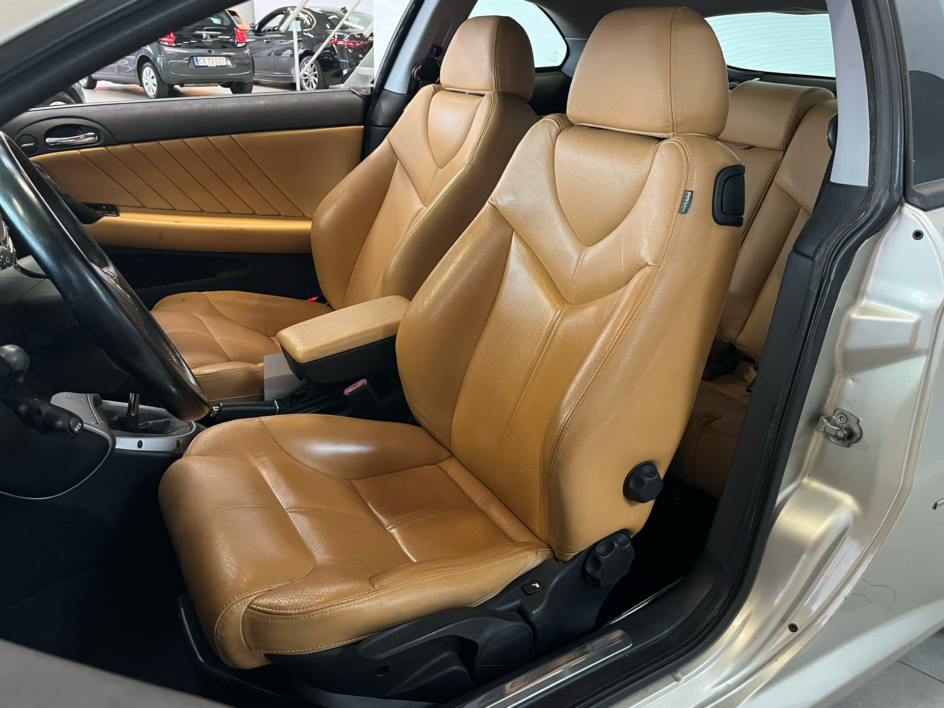 Grå Alfa Romeo GT fra 2005