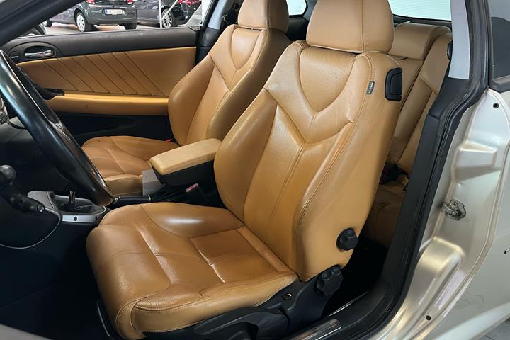 Grå Alfa Romeo GT fra 2005