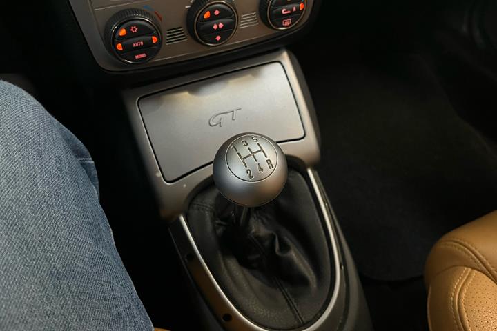 Grå Alfa Romeo GT fra 2005