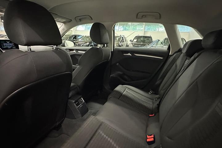Grå Audi A3 fra 2016
