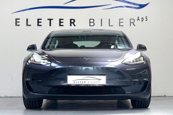 Sort Tesla Model 3 fra 2020