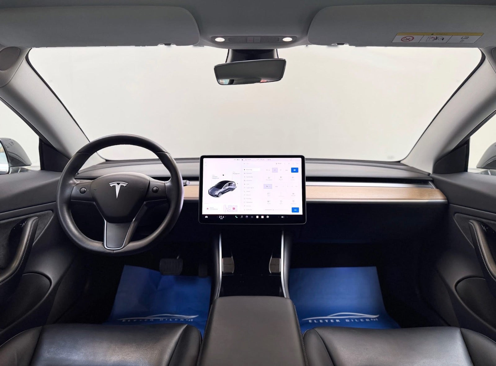Sort Tesla Model 3 fra 2020