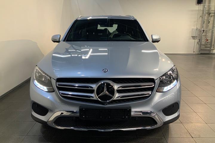 Sølv Mercedes GLC350 e fra 2017