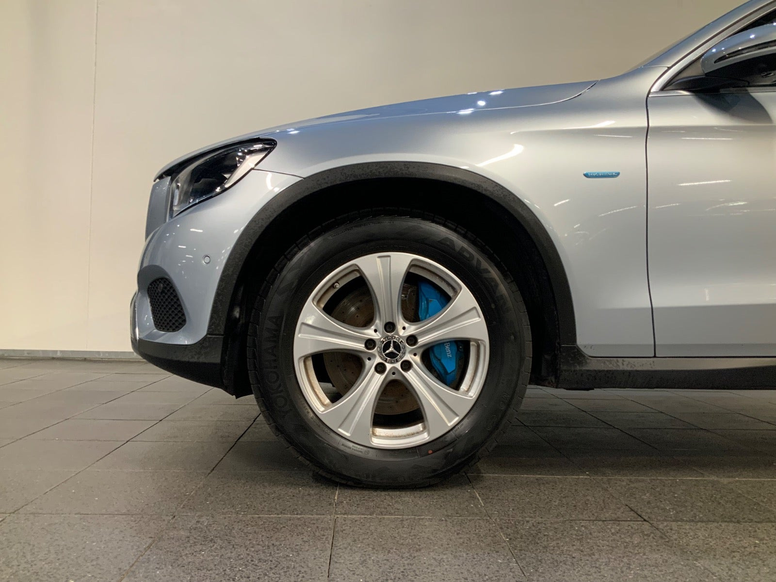 Sølv Mercedes GLC350 e fra 2017