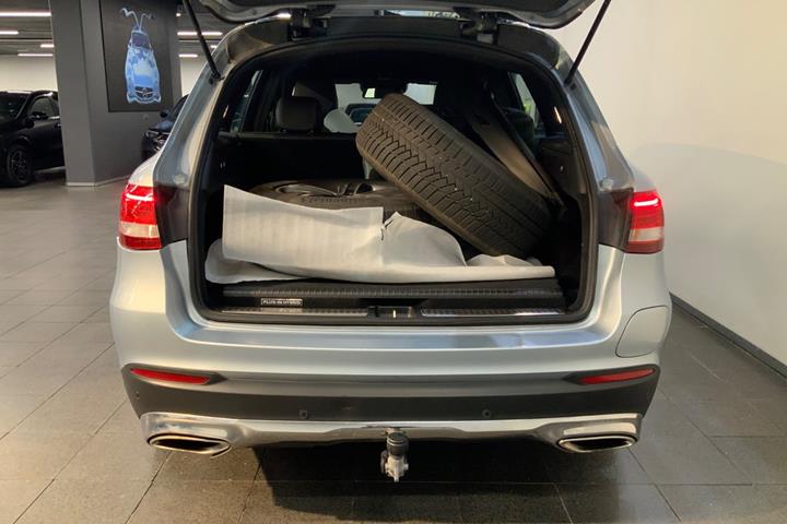 Sølv Mercedes GLC350 e fra 2017