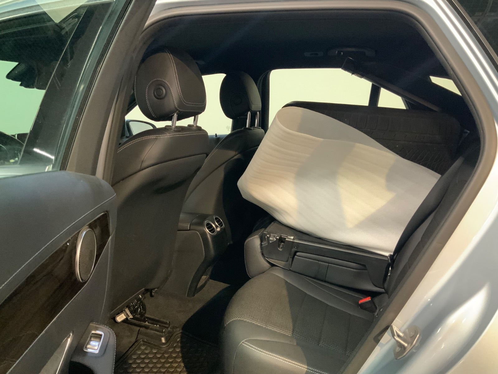 Sølv Mercedes GLC350 e fra 2017