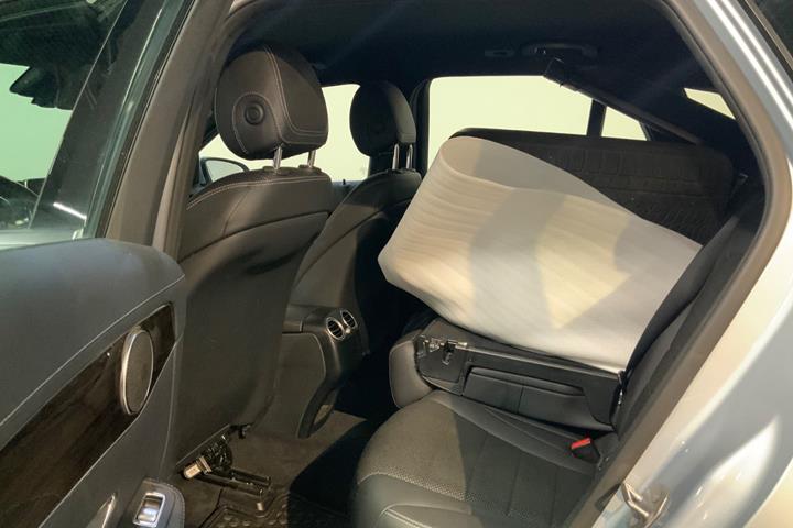 Sølv Mercedes GLC350 e fra 2017