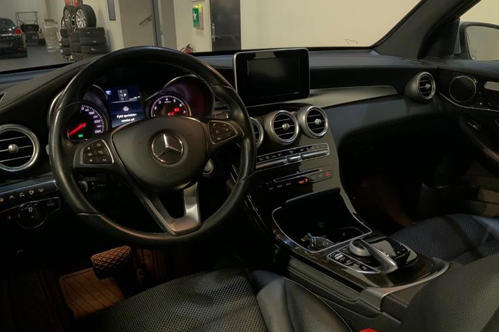 Sølv Mercedes GLC350 e fra 2017